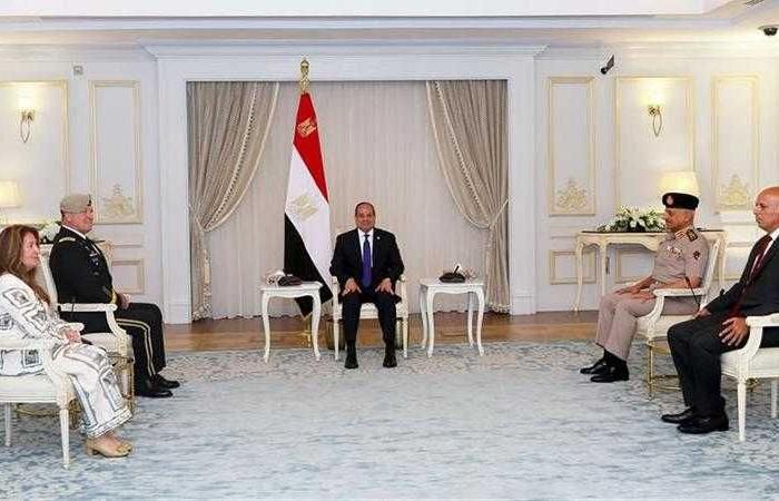 الرئيس السيسي يستقبل قائد القيادة المركزية الأمريكية