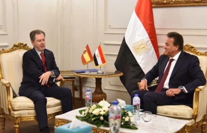 وزير الصحة يلتقي السفير الإسباني لبحث تعزيز التعاون في القطاع الصحي ومجال زراعة ونقل الأعضاء ودعم غزة