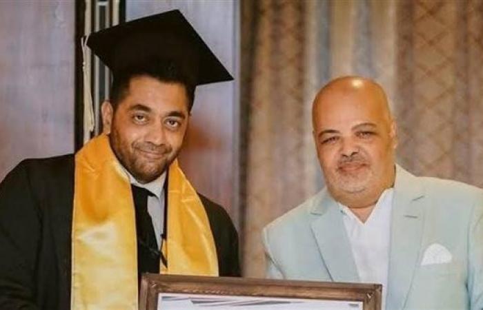 "كذب وتضليل".. الجامعة البريطانية تنفي منحها أحمد فلوكس الدكتوراة الفخرية وتتخذ إجراء عاجل (تفاصيل)