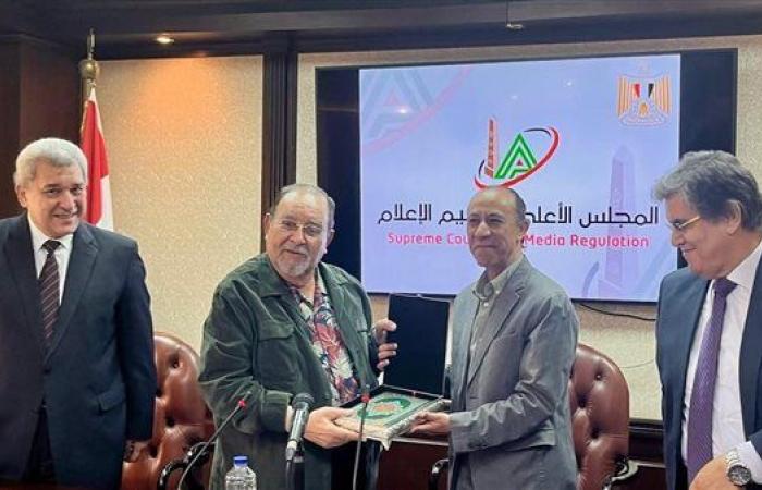 الأعلى للإعلام يكرم الإعلامي الكبير حسام الدين فرحات