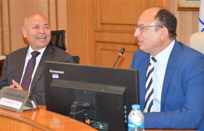 رئيس جامعة حلوان يستعرض إنجازات الجامعة بحضور محافظ القاهرة