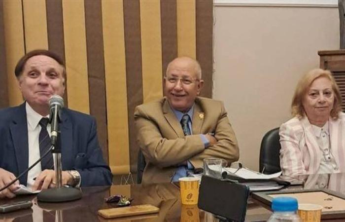 مناقشة "ترجمة النصوص الإعلامية" فى ندوة باتحاد كتاب مصر
