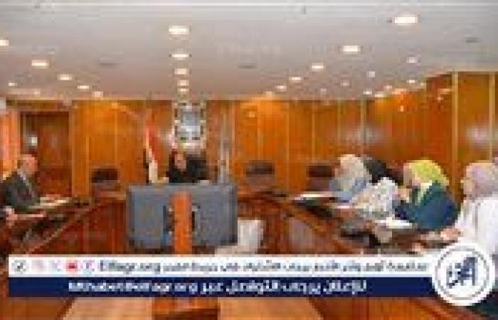 محافظ أسيوط يعقد اجتماعا لبحث تنفيذ مشروعات تنموية لتوفير فرص عمل للشباب وتدريب طلاب التعليم الفني