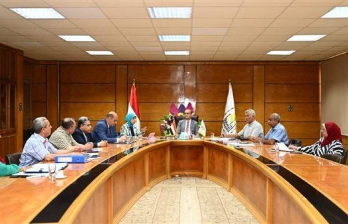 "المنشاوي" يستعرض الموقف التنفيذي لأعمال الإنشاءات بجامعة أسيوط