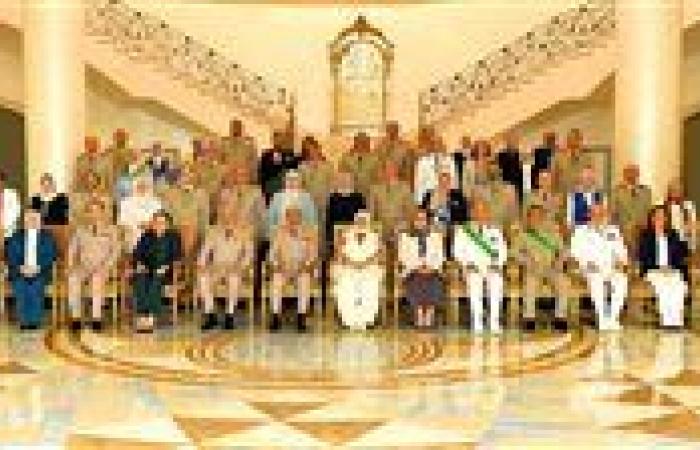 وزير الدفاع يكرم القادة الذين أوفوا العطاء بالقوات المسلحة