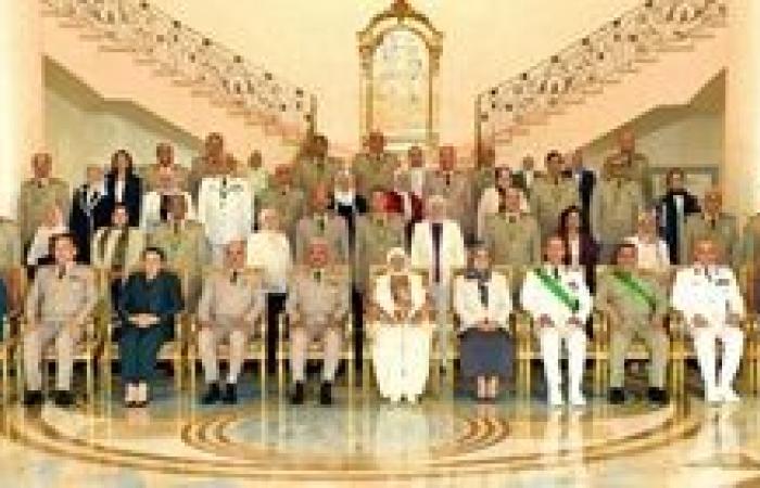 وزير الدفاع والإنتاج الحربى يكرم قادة القوات المسلحة الذين أوفوا العطاء بالقوات المسلحة