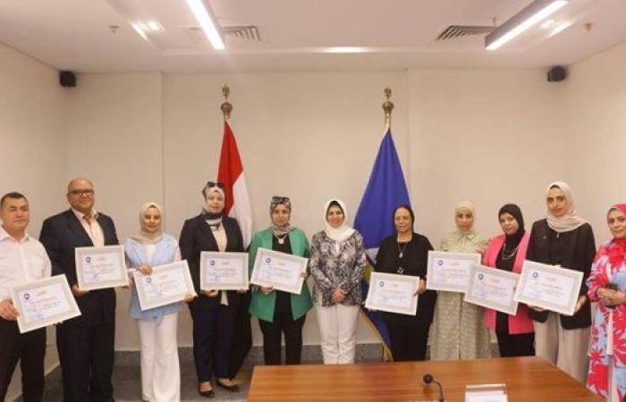 نائب المحافظ تكرم أعضاء هيئة تدريس جامعة دمياط