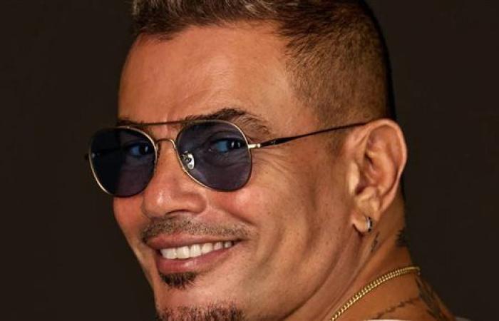 عمرو أديب يصف صحة عمرو دياب بـ "زي البومب"