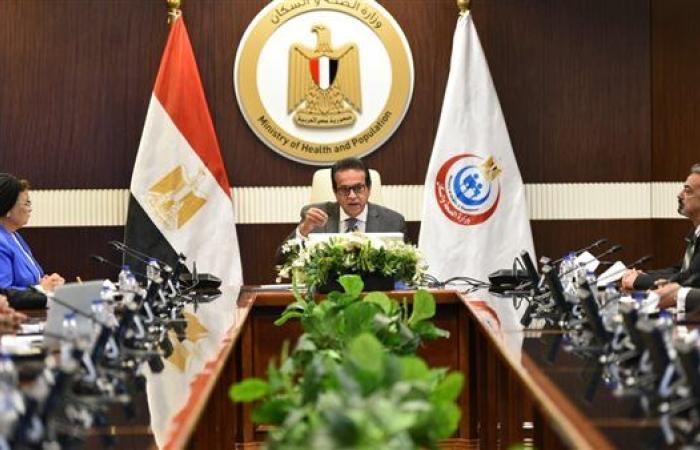 عبدالغفار يبحث مع مقدمي الرعاية الصحية ضوابط التعامل مع الحالات الطارئة والولادات القيصرية