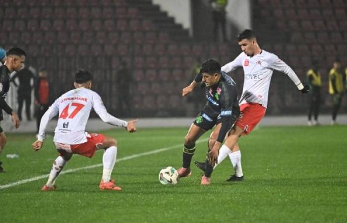 الفتح يستضيف الرجاء بالقنيطرة