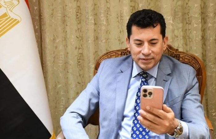 وزير الرياضة يجري اتصال بالسفير المصري ببوركينا فاسو  للأطمئنان علي بعثة المنتخب