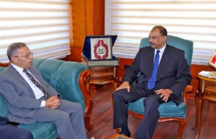 محافظ سوهاج يستقبل النقيب العام لأطباء مصر