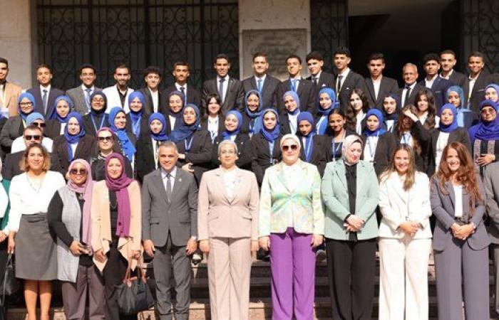 رئيسة القومي للمرأة تشارك في جلسة حوارية بالمعسكر التدريبي لبرنامج قادة مدارس الجمهورية