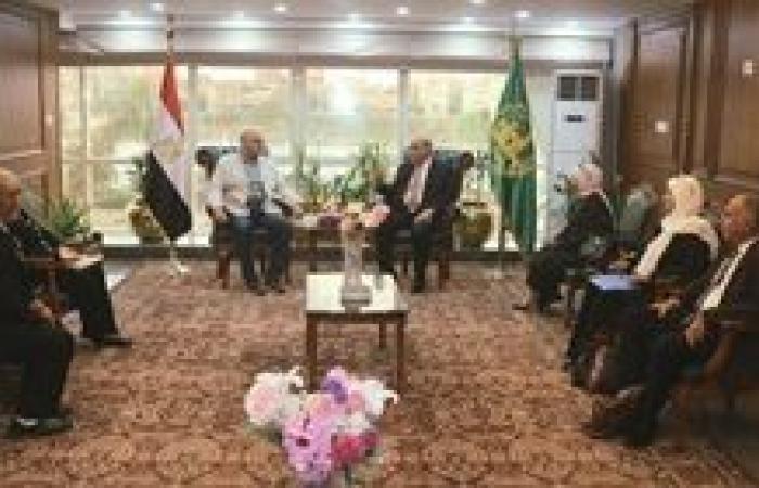 محافظ القليوبية يبحث آليات تنفيذ برامج محو الأمية