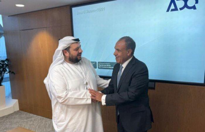 وزير الخارجية يبحث مع وزير الاستثمار الإماراتي تعزيز التعاون بين البلدين