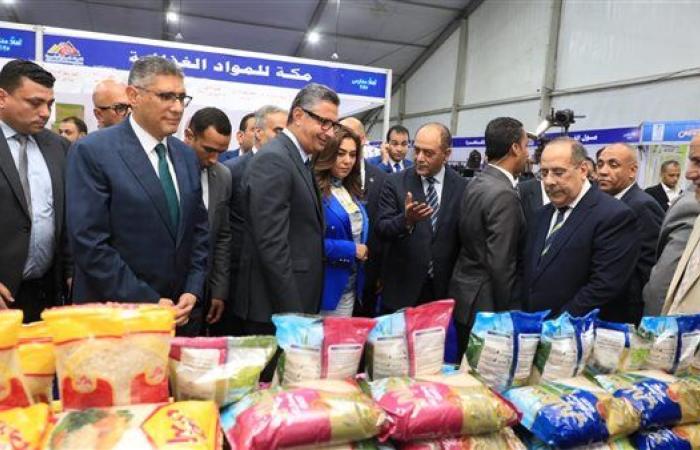 وزيرا التموين والتنمية المحلية ومحافظ الجيزة يفتتحون 26 معرض "أهلاً مدارس" بنطاق المحافظة