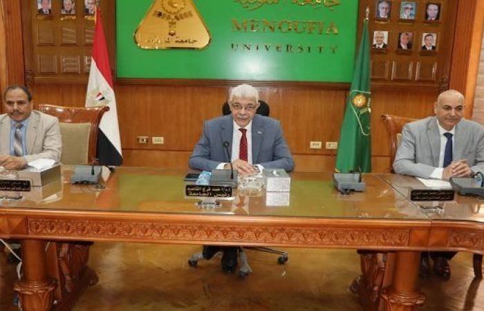 رئيس جامعة المنوفية يناقش تكليف المعيدين والخطة الخمسية 2029
