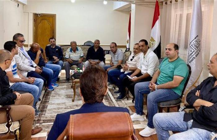 وكيل شباب دمياط يلتقي مشجعي نادي دمياط الرياضي.. صور
