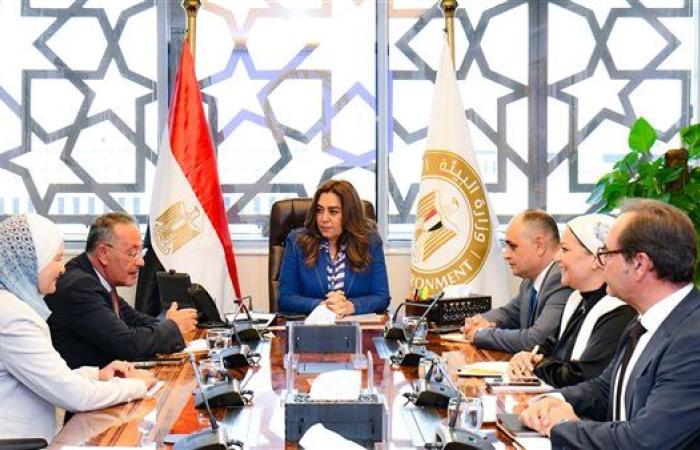 منال عوض تلتقى الرئيس التنفيذي لهيئة المتحف المصري الكبير لبحث مختلف الجوانب البيئية