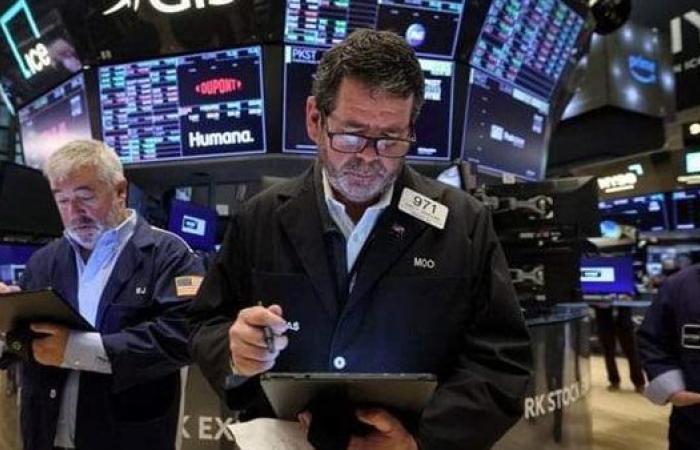 مؤشر داو جونز يرتفع 500 نقطة إلى مستوى قياسي جديد بعد بيانات التضخم الأمريكي