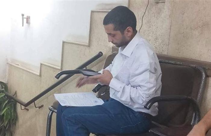 في لفتة إنسانية.. مسئول "علاج الصحفيين" يواصل خدمة الزملاء رغم مصابه