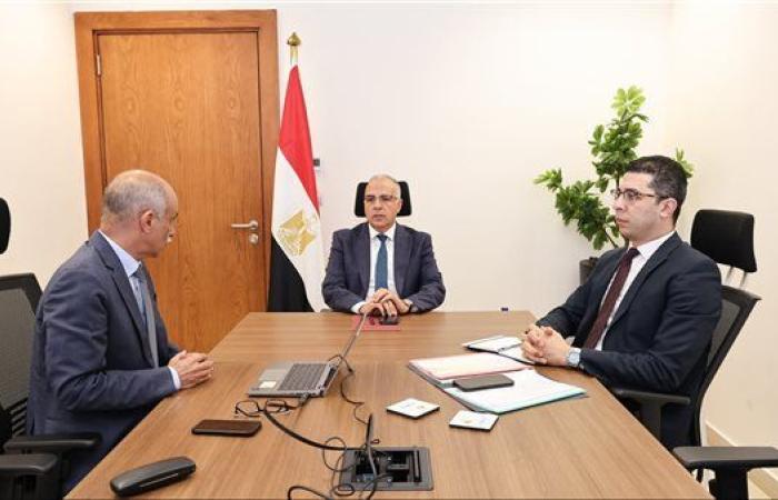 وزير الري يتابع أعمال تطوير برامج الرصد والمراقبة والصيانة الجارية لخزان أسوان