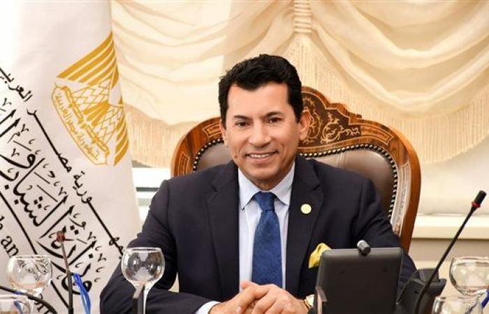 وزير الرياضة يتابع عملية التطوير في مراكز الشباب بمحافظات الجمهورية