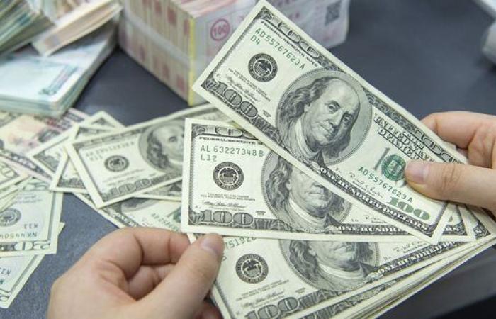 تراجع سعر الدولار تحت ضغط بيانات التضخم الأمريكية