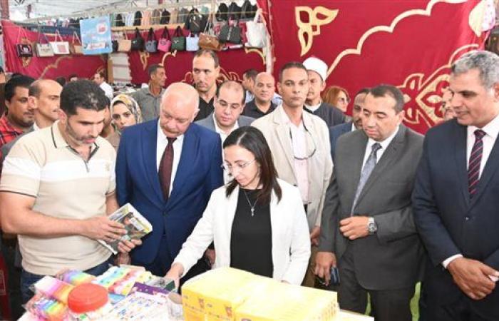 محافظ البحيرة تفتتح ثالث معارض "أهلًا مدارس" بكفر الدوار