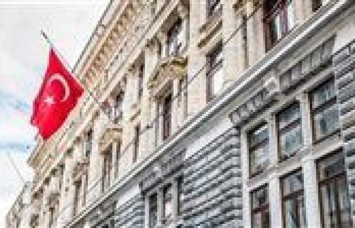 البنك المركزي التركي يخفض سعر الفائدة إلى 40.5%