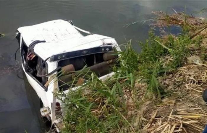 إصابة 5 أشخاص فى حادث سقوط سيارة ميكروباص في ترعة بمحافظة أسوان