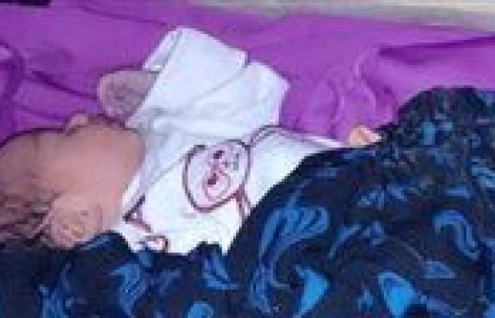 العثور على رضيع عمره 10 أيام بجوار مسجد في الفيوم