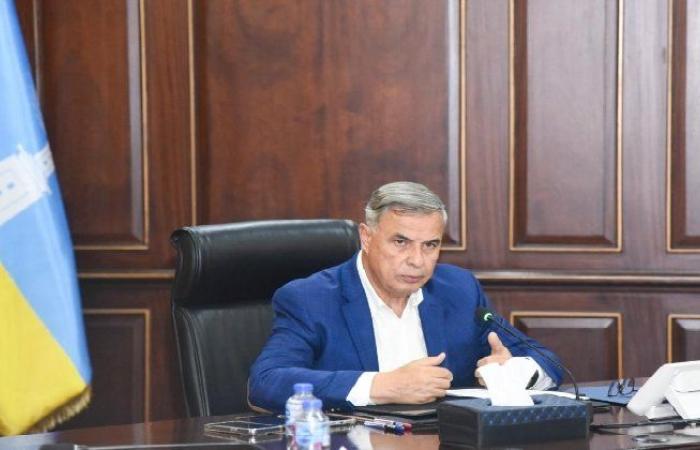 حفاظًا على الأرواح والممتلكات.. الإسكندرية تواصل إزالة الأدوار المخالفة بعقار المندرة المائل