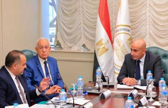 وزير التعليم يلتقي بوفد من مؤسسة ”مصر الخير” لبحث تعزيز التعاون في عدد من المبادرات المتعلقة بمجال الكشف عن ضعاف البصر