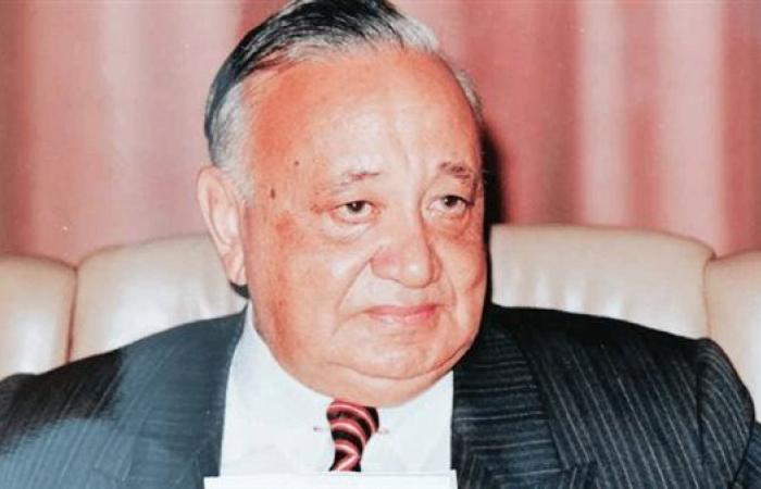من السياسة إلى أول وزير للثقافة.. محطات مضيئة في مسيرة ثروت عكاشة