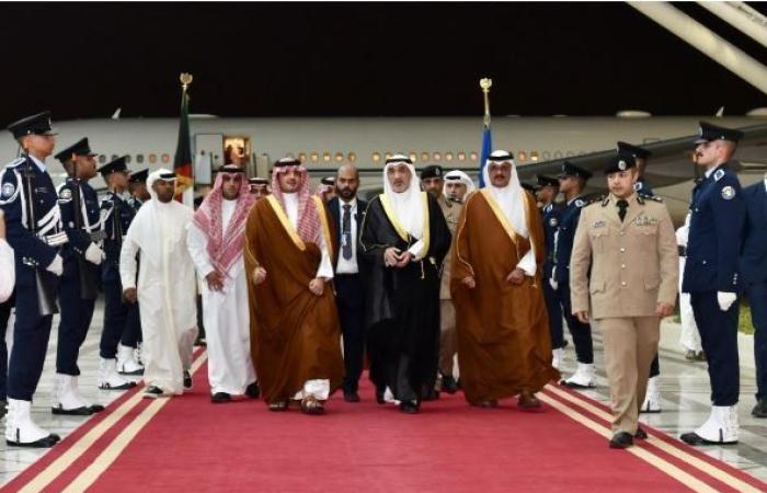 وزير الداخلية السعودي يصل الكويت في مستهل زيارة رسمية