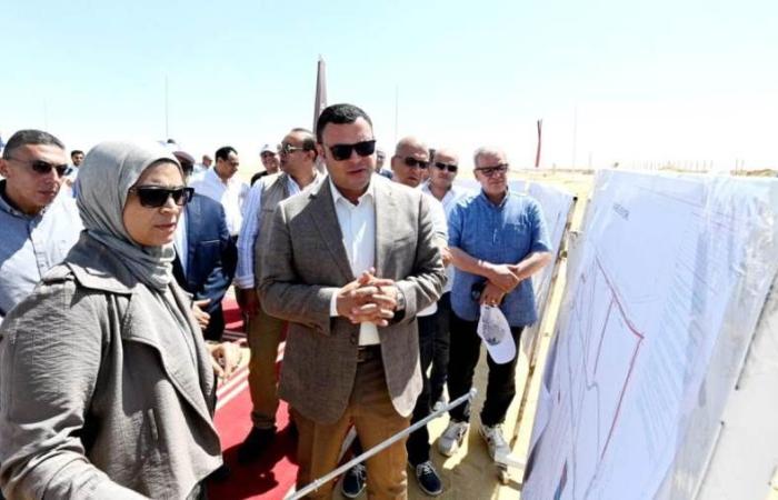 وزير الإسكان يتفقد مشروعات شبكات الطرق والمرافق بتوسعات مدينة الشيخ زايد 