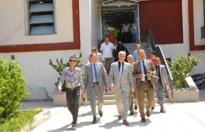 نائب رئيس جامعة أسيوط يتفقد استعدادات المدن الجامعية للعام الدراسي الجديد
