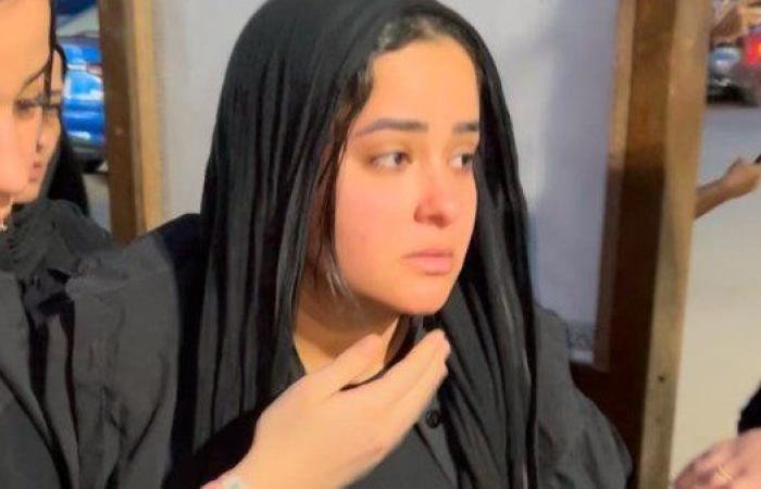 زوجة شيكا تكشف: العلاج الكيماوي لم يؤثر.. وانتشار الورم منع التدخل الجراحي