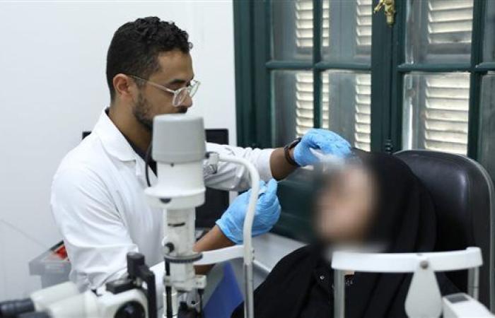وزير الصحة يتابع حالات مرضى الرمد بمستشفى 6 أكتوبر للتامين الصحي