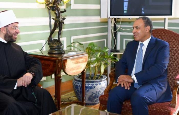 بدر عبد العاطي يبحث مع وزير الأوقاف تعزيز التعاون بما يخدم المصلحة الوطنية