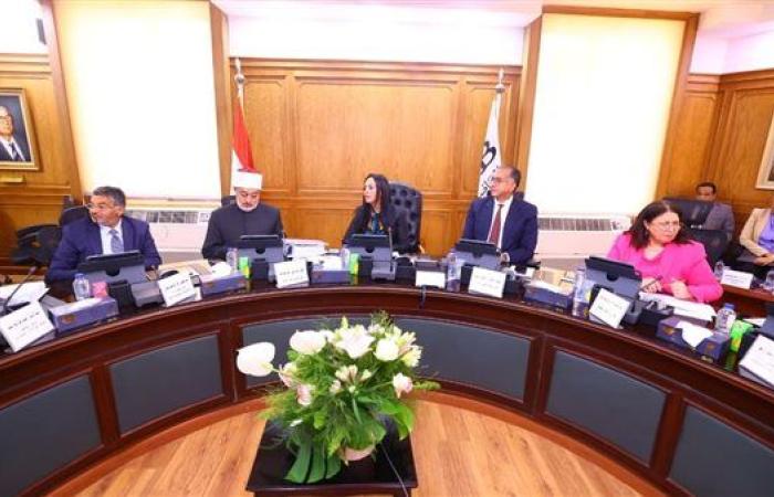 وزيرة التضامن الاجتماعي تترأس اجتماع مجلس إدارة بنك ناصر الاجتماعي بعد إعادة تشكيله