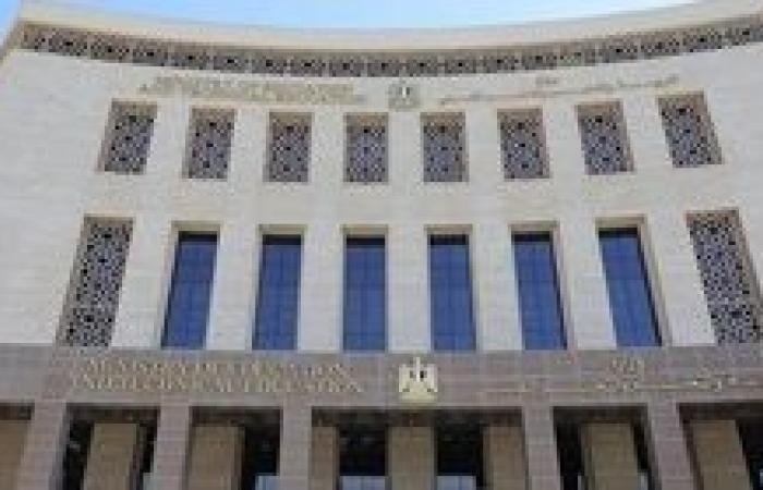 التعليم توضح حقيقة أسعار الكتب الدراسية بين المدارس الرسمية والخاصة