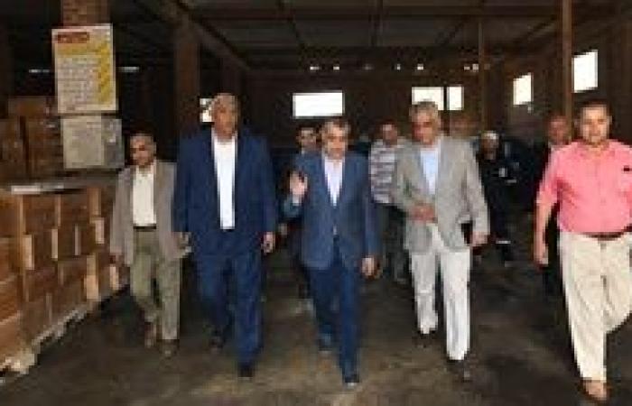 خلال جولة تفقدية مفاجئة.. وزير الدولة للإنتاج الحربي يتابع سير العملية الإنتاجية بشركة أبو زعبل للكيماويات المتخصصة (مصنع 18 الحربي)