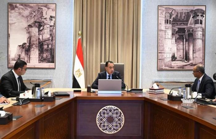 رئيس الوزراء يُتابع الخطة التنفيذية للتوسع في إقامة محطات تحلية مياه البحر