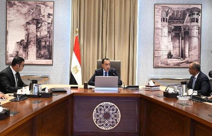 رئيس الوزراء يُتابع الخطة التنفيذية للتوسع في إقامة محطات تحلية مياه البحر