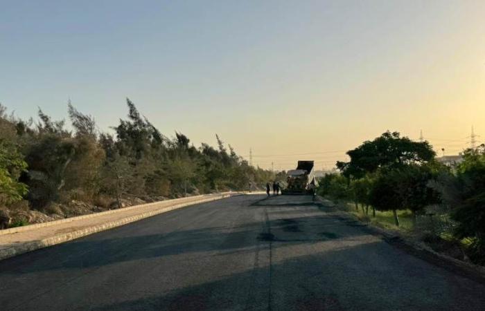 رئيس جهاز العاشر من رمضان يتابع أعمال الرصف ورفع كفاءة المنطقة الصناعية A1
