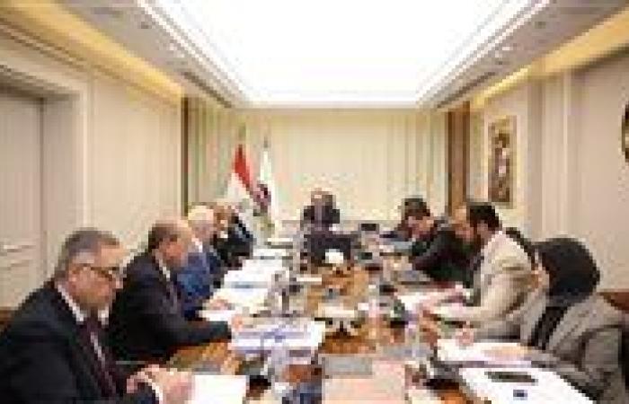 وزير قطاع الأعمال يعقد اجتماعًا موسعًا مع الرؤساء التنفيذيين للشركات القابضة لمتابعة ملفات العمل وتعزيز الأداء المؤسسي