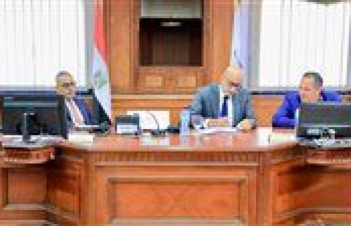 “عبداللطيف” يوجه بالانتهاء من أعمال الصيانة الشاملة والبسيطة بالمدارس