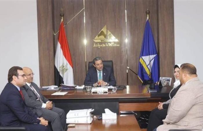 محافظ دمياط يتسلم درع الاتحاد المصرى للمصارعة تقديرًا لجهوده المبذولة لدعم القطاع الرياضي